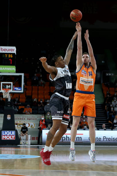 用年轻球员 用年轻球员